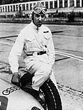 Tazio Nuvolari (geb. am 16. November 1892, gest. am 11. August 1953) ist mit 61 Grand Prix Siegen und internationalen Erfolgen einer der grössten Rennfahrer aller Zeiten.